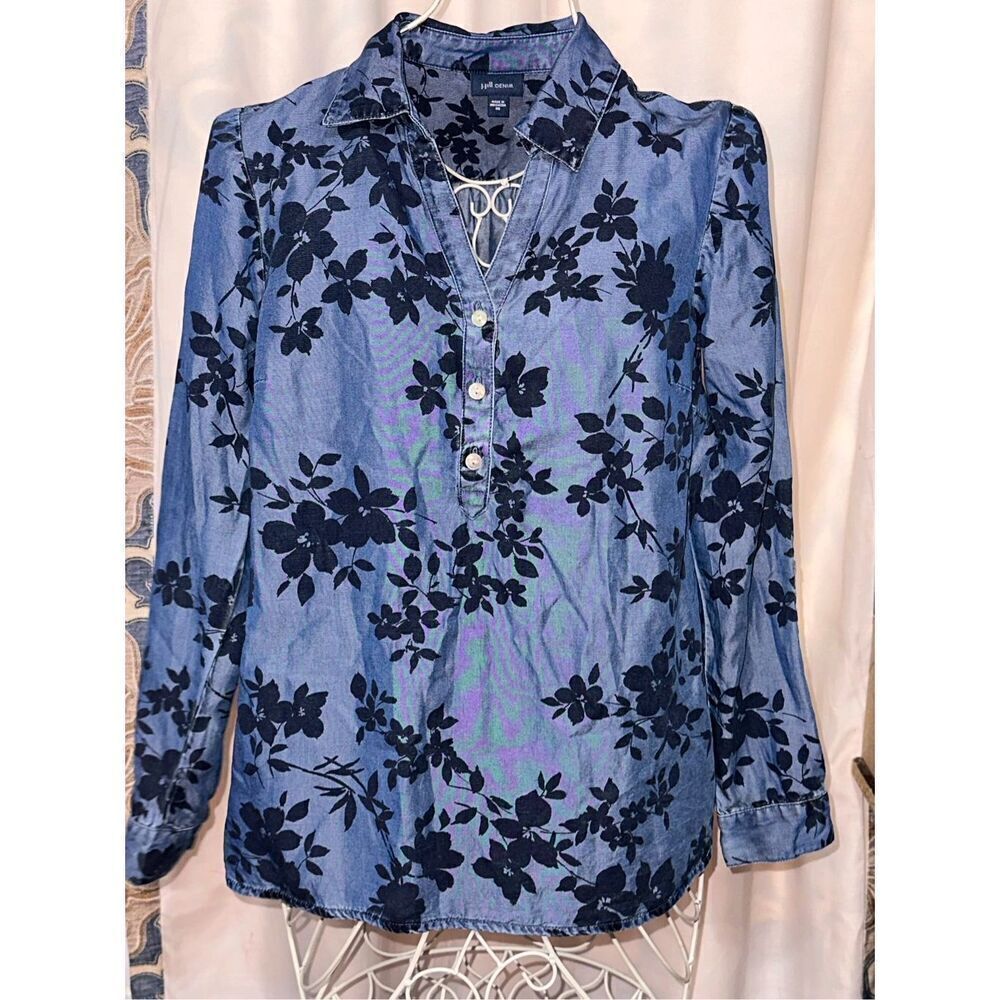 Soft beautiful women J. Jill Tencel Denim Floral Half Button Popover Collar Shir